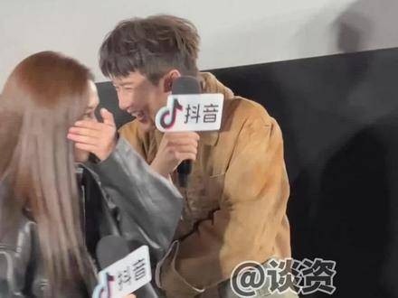 檀健次的男性粉丝真是大胆,让檀老师当场脸红到想要逃离现场!