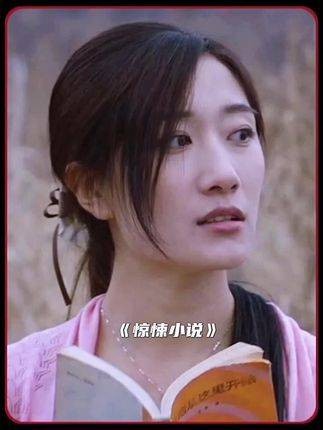 母亲陪女儿玩捉迷藏，没想到睁眼时却大吃一惊