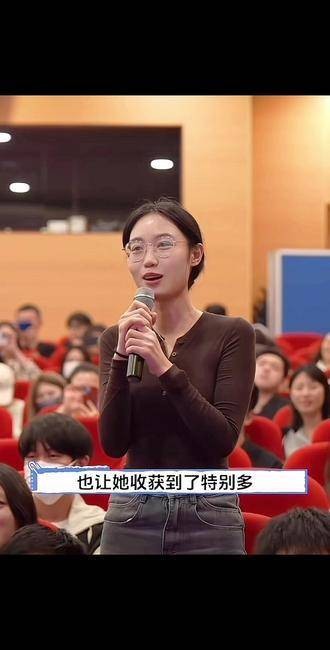 又有一位女儿带着母亲来探望女婿的美女，说得董老二都羞涩起来….