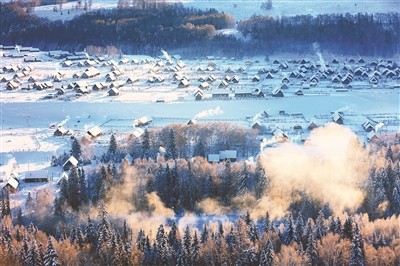  冬至临近，新疆维吾尔自治区阿勒泰地区布尔津县禾木村雪景宛若童话世界。刘是何摄（人民视觉）