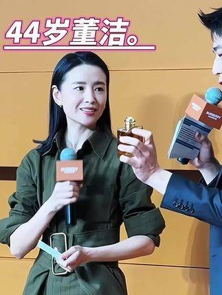 董洁在最新活动中亮相,记忆中的冷清秋即使人到中年依旧如此美丽!