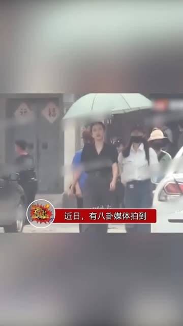 王鸥被拍到与一名男子一同返回酒店，次日两人挽手走出房门，疑似恋情浮出水面