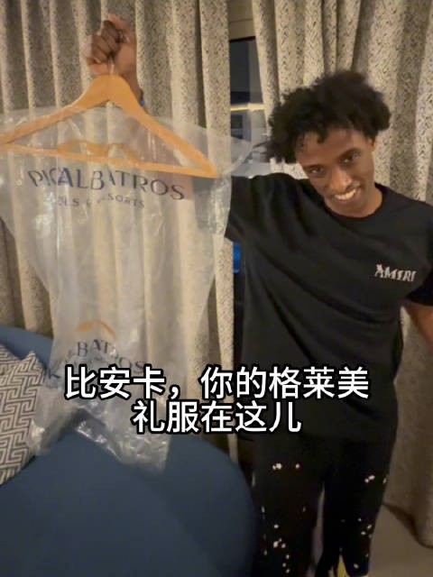 笑死！网友恶搞侃爷给爱妻挑选礼服段子爆红全网！吸睛1850万人爆笑！