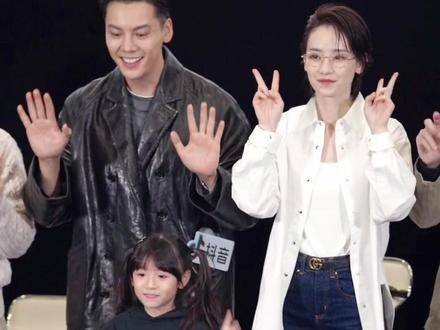 陈伟霆和刘雅瑟的“父女”档love2手势舞,真是令人眼前一亮!