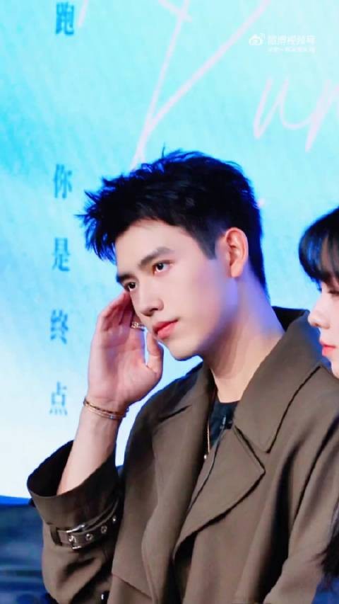 陈飞宇《吃饭跑步和恋爱》扫楼,生图很帅,作为现偶男主很优秀