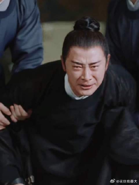 他有天底下最尊贵的身份，却救不下任何人