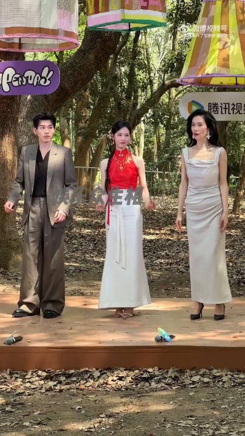 让陈都灵辛云来这两个散装四肢的人一直跳舞 真是一种折磨