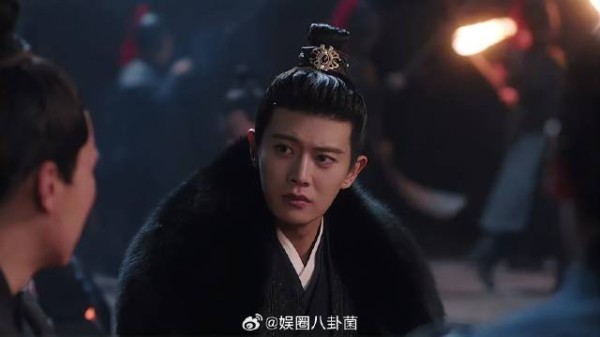 时宜陪师姐找吃的 王爷远远看着，下秒做法暖心