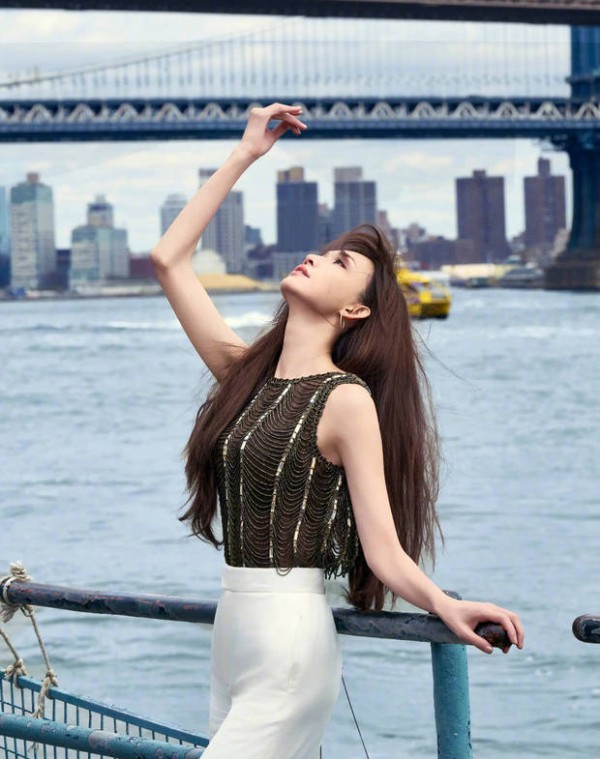 林志玲婀娜多姿。