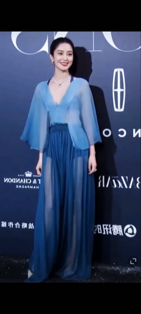 杨采钰哪都好看，为什么只盯着人家肚子看？