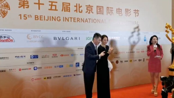 谁能想到呢！老夫老妻也能这么甜！