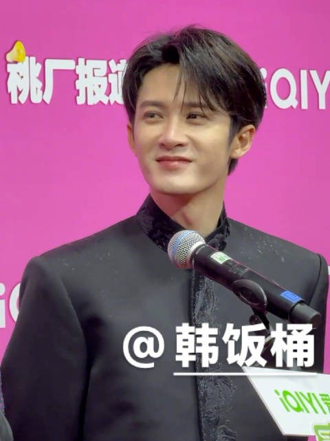 檀健次祝生日快乐 这个笑容迷死谁了