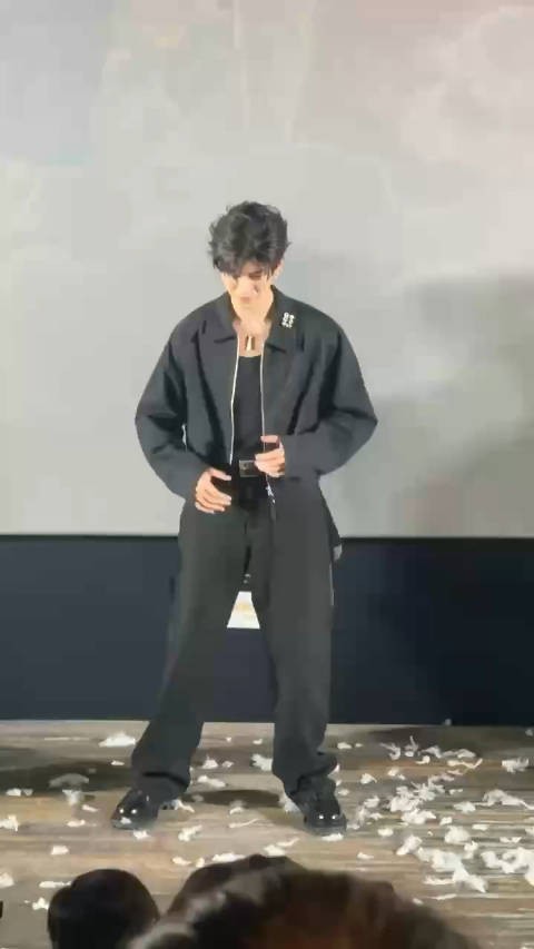 任嘉伦这个舞,怎么那么有劲