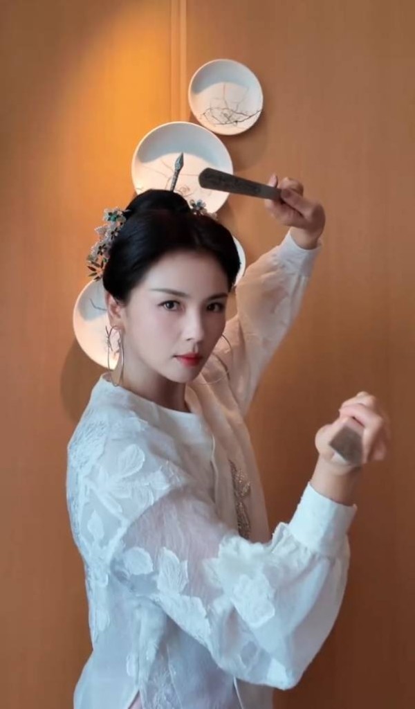 刘涛气场全开，又美又飒。