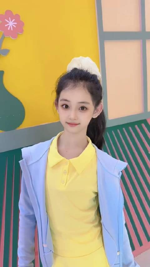 G子涵 M紫茉兄妹:今天是扭一扭 超有镜头感的小女孩