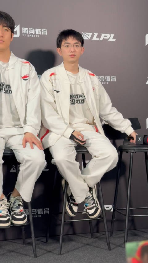 Q:如何评价Rookie solo赛的鳄鱼?