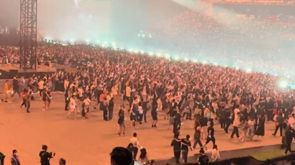 谁能告诉我他们这个能在内场随便跑的站票是在哪儿买的