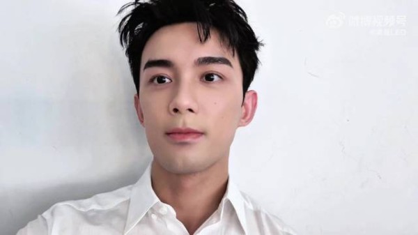 假期结束,@吴磊LEO 敲了敲屏幕开工,来听三石弟弟的开工宣言
