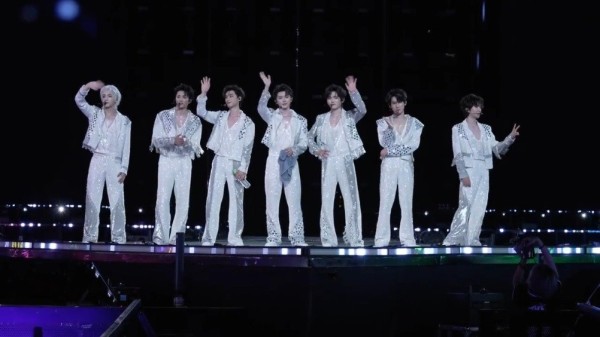 时代少年团加冠礼演唱会舞台星光不褪