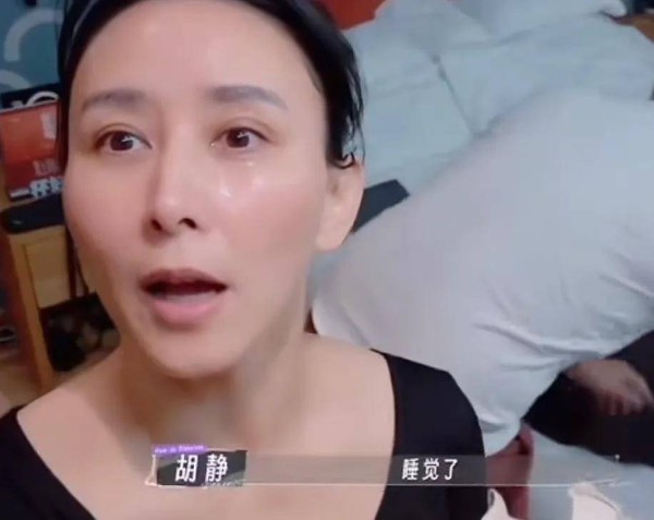 素颜对比，戚薇胡静差距大，原来胡静用猪油涂脸的原因