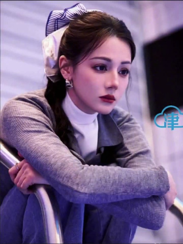 迪丽热巴节目中因队友被抓急红眼眶