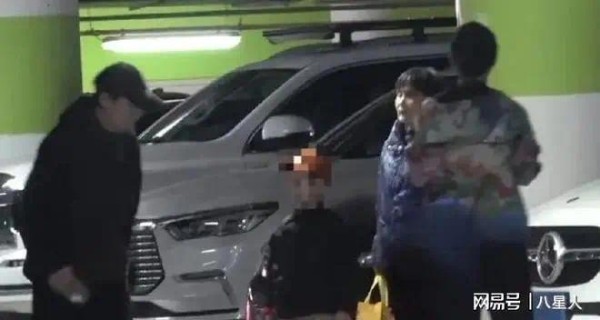 文章彻底沦为笑话!42岁姚笛儿子曝近照,身高已有140,长相酷似文章
