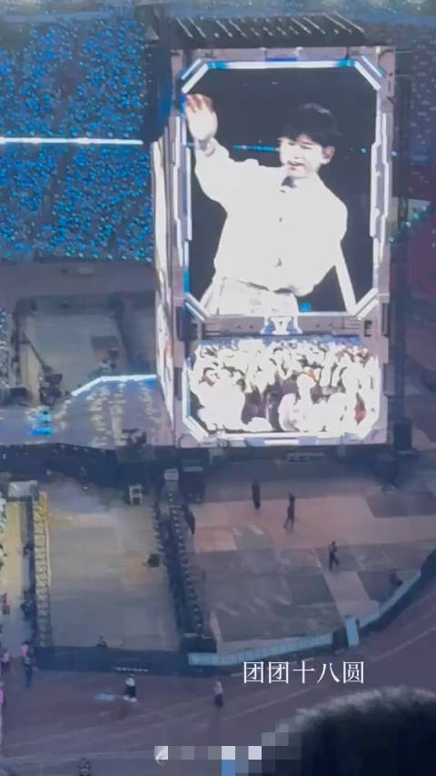 贺峻霖今天去看张杰演唱会了!