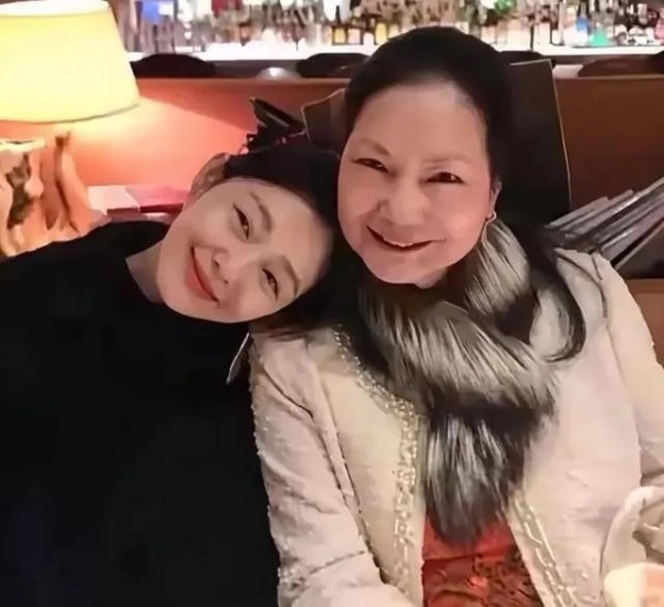 对话曝光！S妈感谢马晓梅汇报孩子动向，转头对台媒抱怨，秒变脸