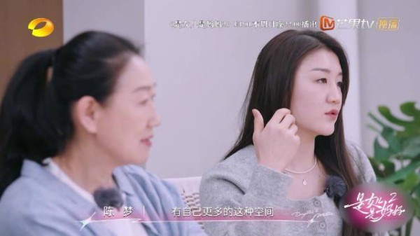 陈梦5岁帮姥姥洗衣服，心疼妈妈辛劳
