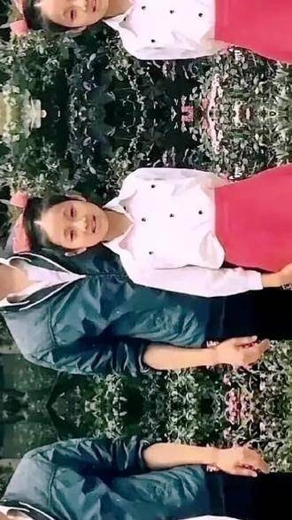 1985年,上海有个9岁的小姑娘和爸爸拍了张合照