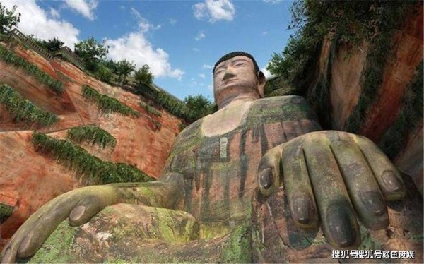 乐山大佛胸口处发现一暗室，内有两件东西，揭开千年前神秘传说