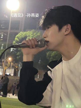 我向前飞翔,穿越一片时间的海洋