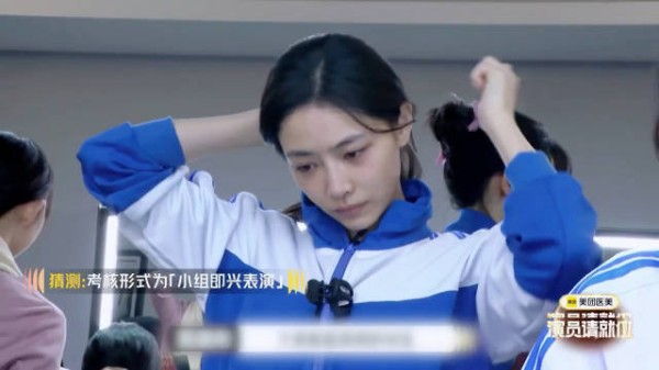 感觉许佳琪素颜比浓妆好看诶，以前总是看她舞台妆
