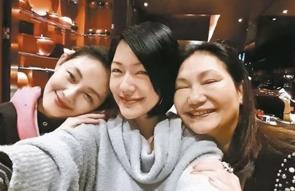 S妈深夜发声：必须带小S走出伤痛，望汪小菲再婚后疼爱孩子