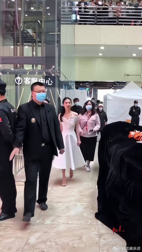 以前不了解黄圣依的时候以为她高攀了杨子，现在才发现不是这样