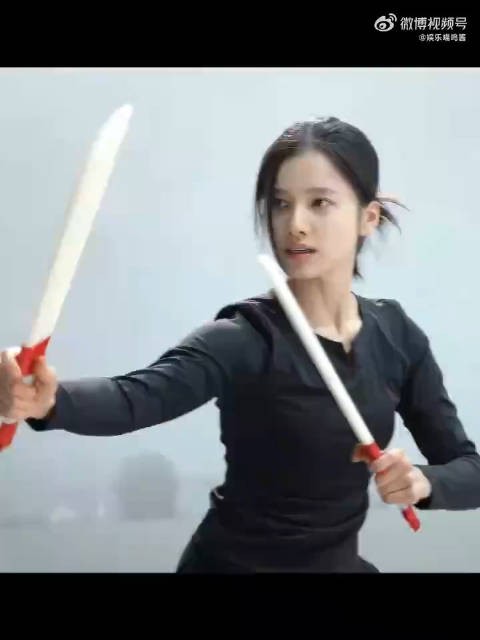 张婧仪在藏海传打戏转场视频里的表现太绝,她真的是为古装打戏而生!