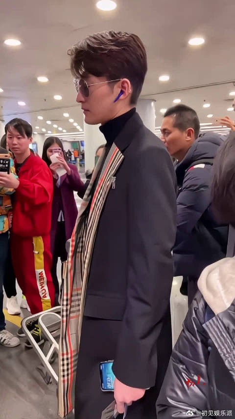 张翰比孟子义大十几岁吧,女方没嫌弃他老都算不错了
