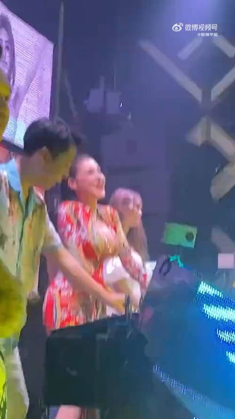 好嗨的夜场女DJ