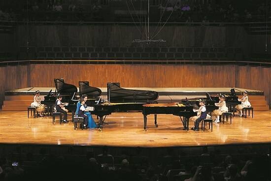 国际钢琴演奏家与广州师生大合奏