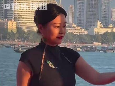 看到强大的女性守护晚辈，真是令人钦佩