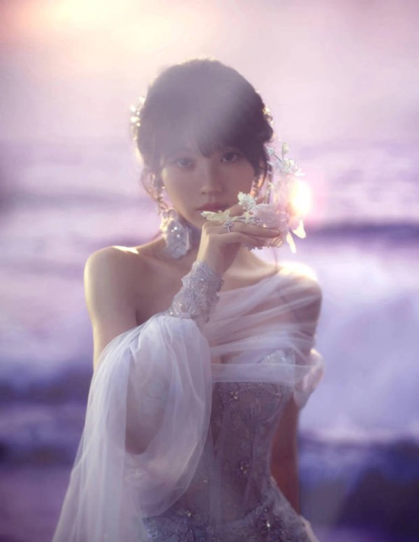 田曦薇锁骨明显。