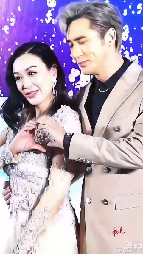 钟丽缇夫妇又大秀恩爱了，两人年龄相差12岁