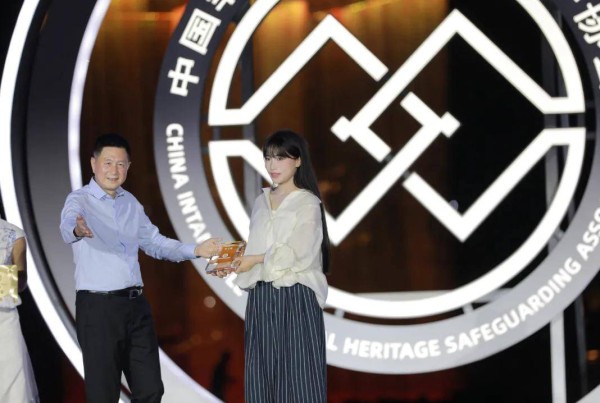 李子柒获聘非遗推广大使助力非遗传承