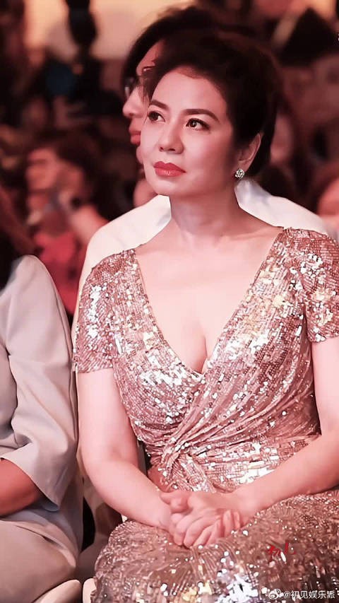 钟楚红被称为香港的玛丽莲梦露,如今60岁了还这么有气质