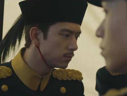 人生若只如初见:杨凯之带着菽红出席宴会,梁乡暗中偷瞄菽红,全程尴尬又局促