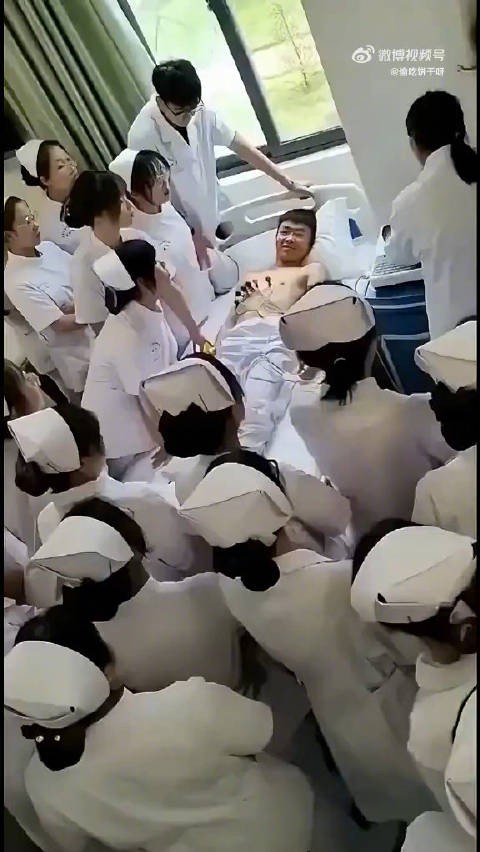 这是小伙子笑得最开心的一次