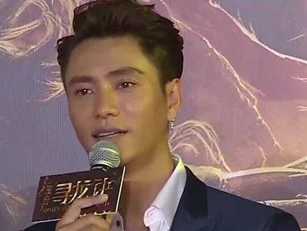 陈坤的儿子陈尊佑慢慢长大,亲生母亲的身份终于被揭露,五官对比简直如出一辙