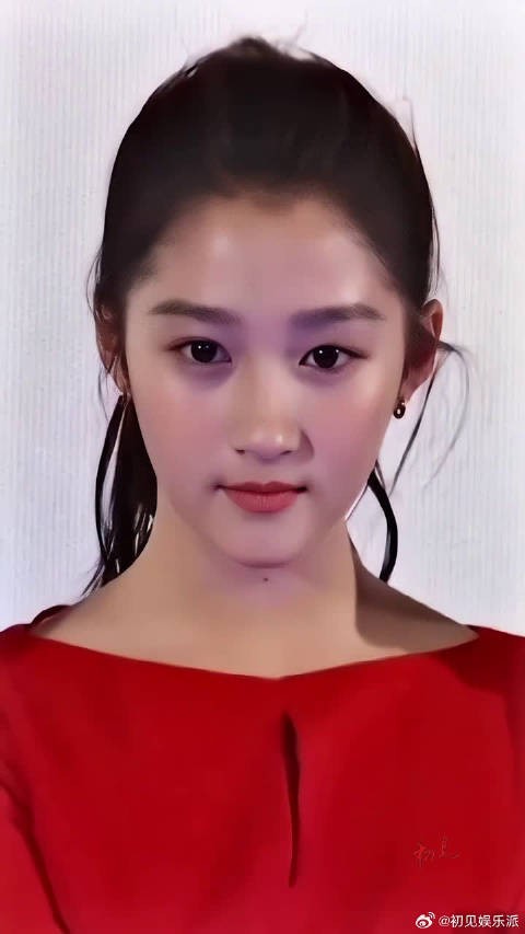 4岁出道,8岁成名,20岁以最年轻女演员获得白玉兰奖,关晓彤