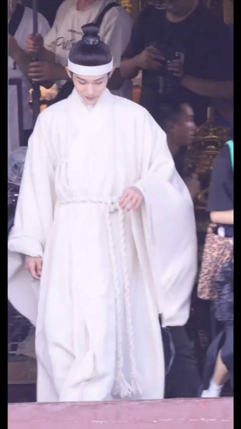 董思成良陈美锦 素衣路透!古装仪态对我眼睛很友好 长身玉立 、气质清冷