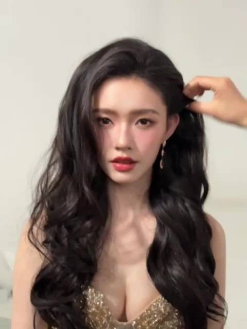 林允现在走性感路线了啊，是不是晚了点哦